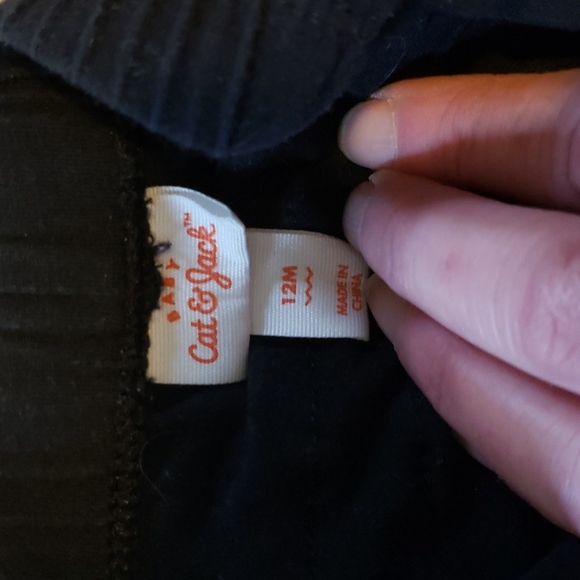 2 piece bundle.  Like new. Adorable Black leggings have ruffled behind. - Picture 6 of 8